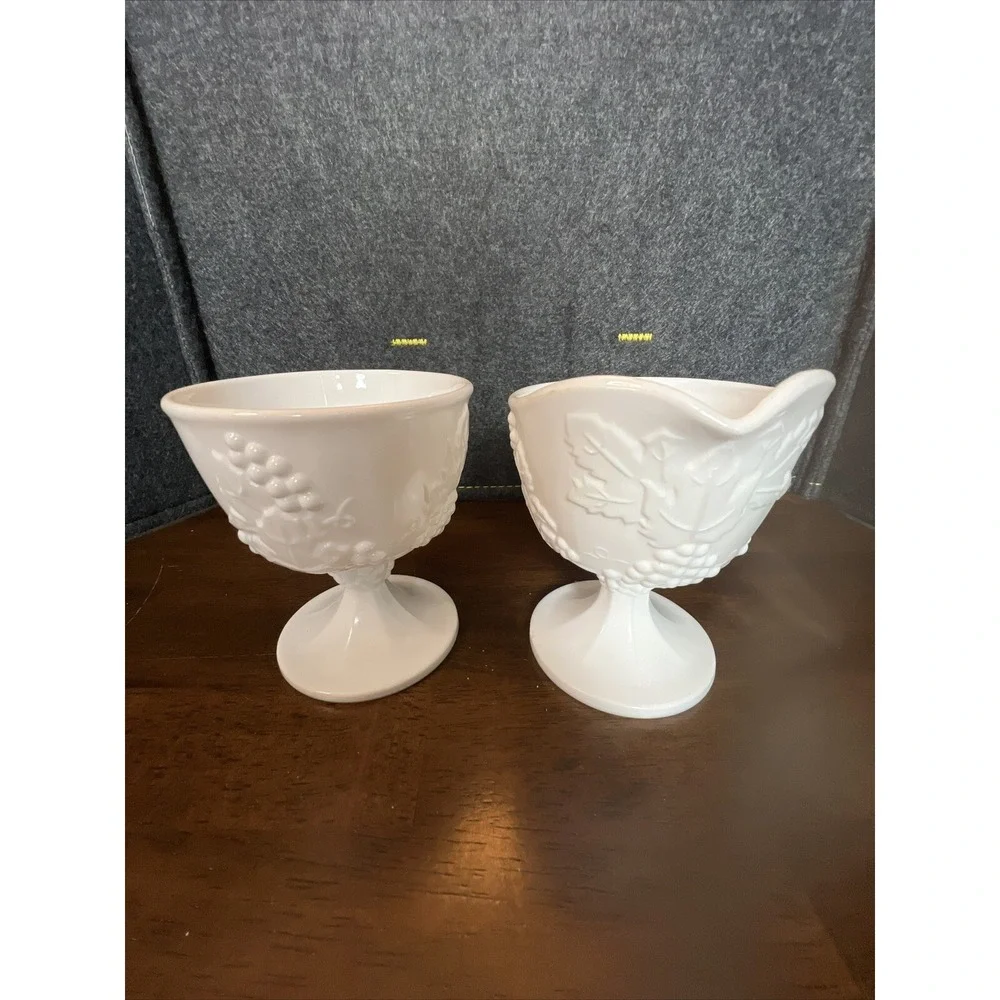 VINTAGE INDIANA GRAPE HARVEST‎ MILK GLASS PEDESTAL CREAMER AND SUGAR BOWL SET